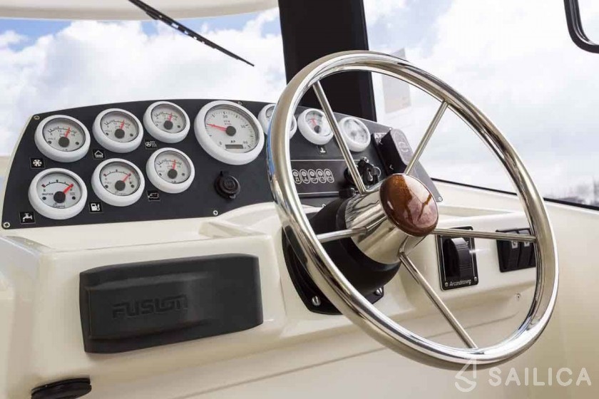 Le Boat Horizon 1 - Yacht Charter Sailica