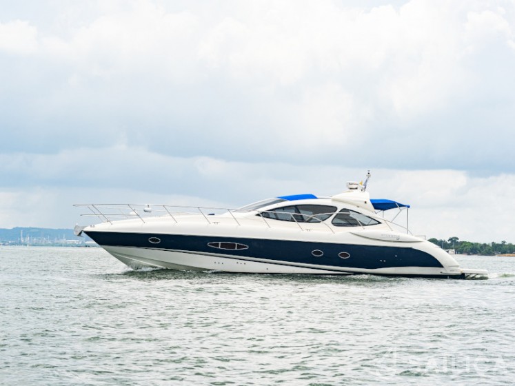 Azimut 55 - Yacht Charter Sailica
