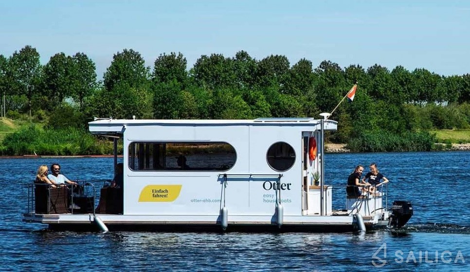 Houseboat - Yacht Charter Sailica