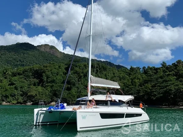 CatFlash 43 - Yacht Charter Sailica