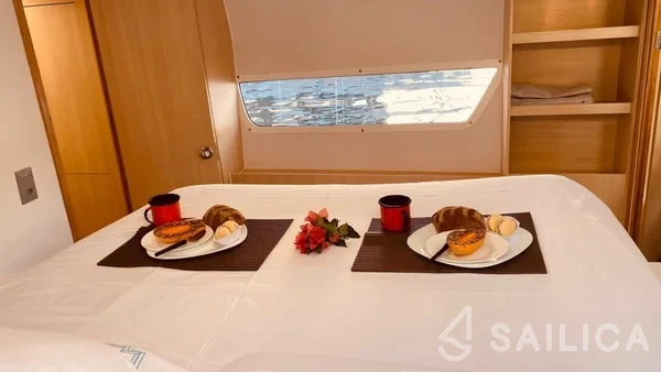 CatFlash 43 - Yacht Charter Sailica