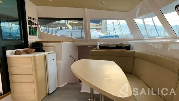 CatFlash 43 - Yacht Charter Sailica