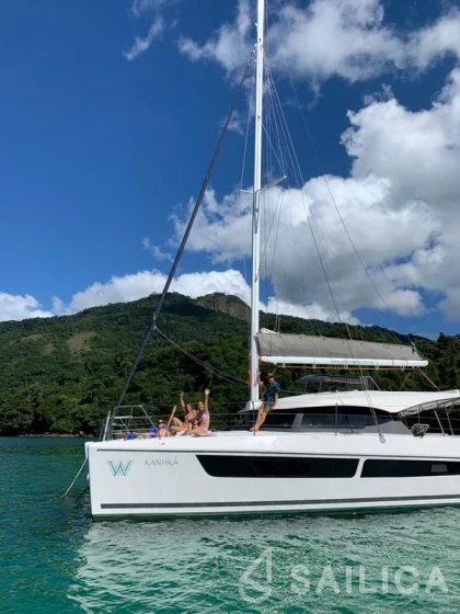 CatFlash 43 - Yacht Charter Sailica