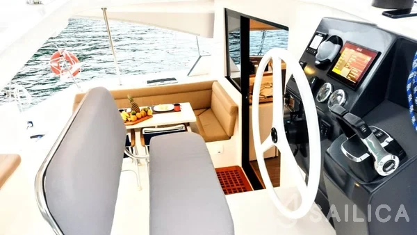 CatFlash 43 - Yacht Charter Sailica