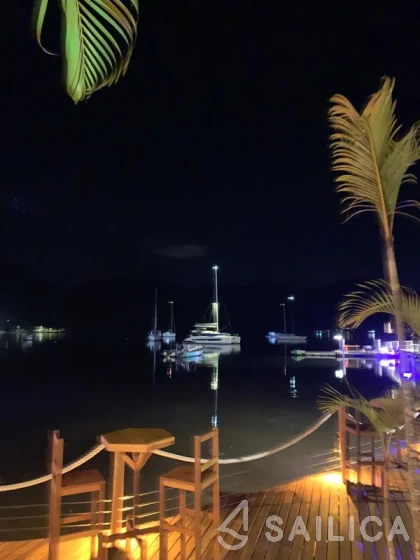 CatFlash 43 - Yacht Charter Sailica