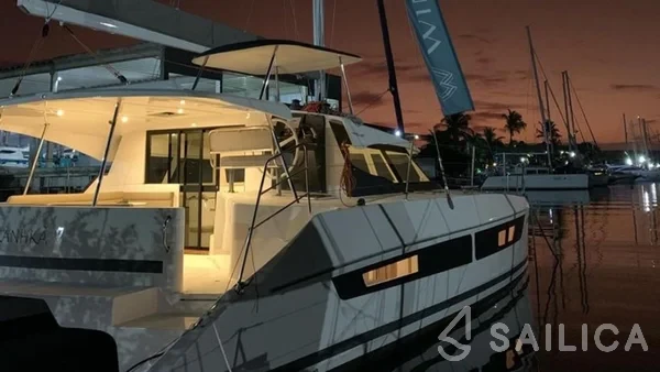 CatFlash 43 - Yacht Charter Sailica