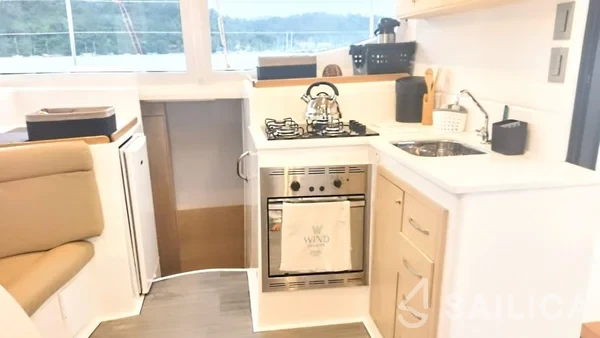 CatFlash 43 - Yacht Charter Sailica