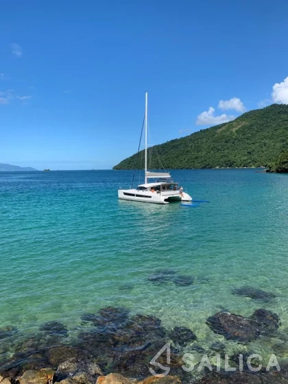 CatFlash 43 - Yacht Charter Sailica