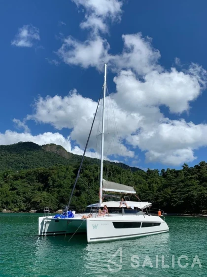 CatFlash 43 - Yacht Charter Sailica
