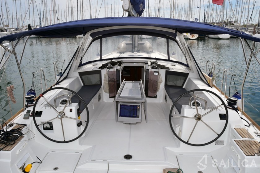 Oceanis 45 - Yacht Charter Sailica