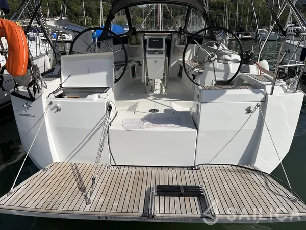 Sun Odyssey 419 - Yacht Charter Sailica