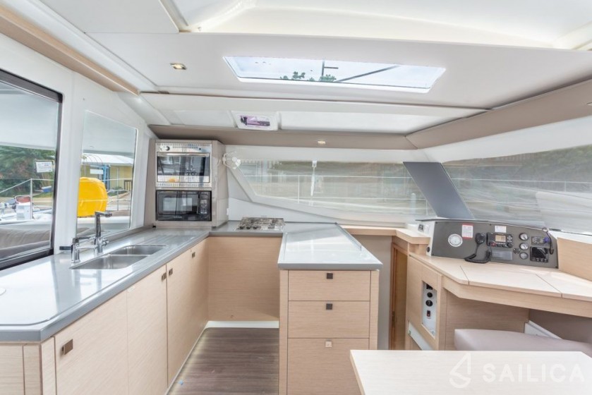 Helia 44 - Yacht Charter Sailica