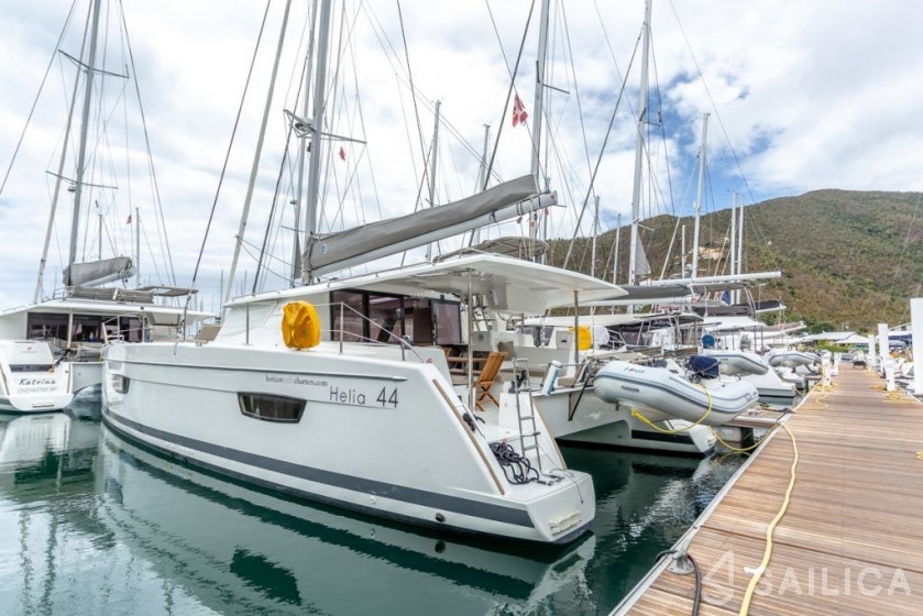 Helia 44 - Yacht Charter Sailica