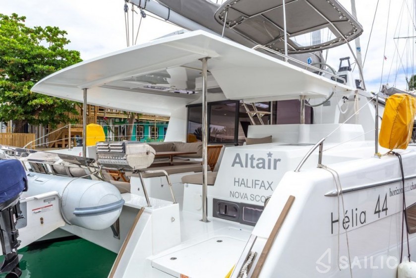 Helia 44 - Yacht Charter Sailica