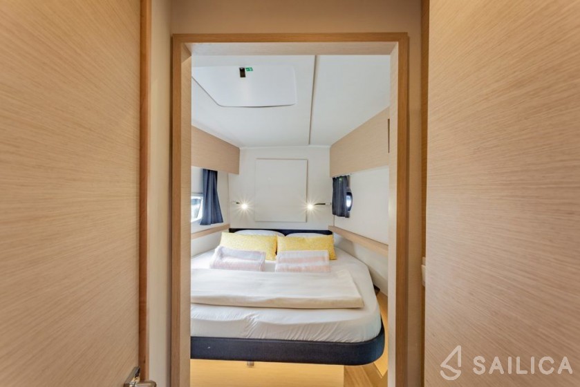 Helia 44 - Yacht Charter Sailica