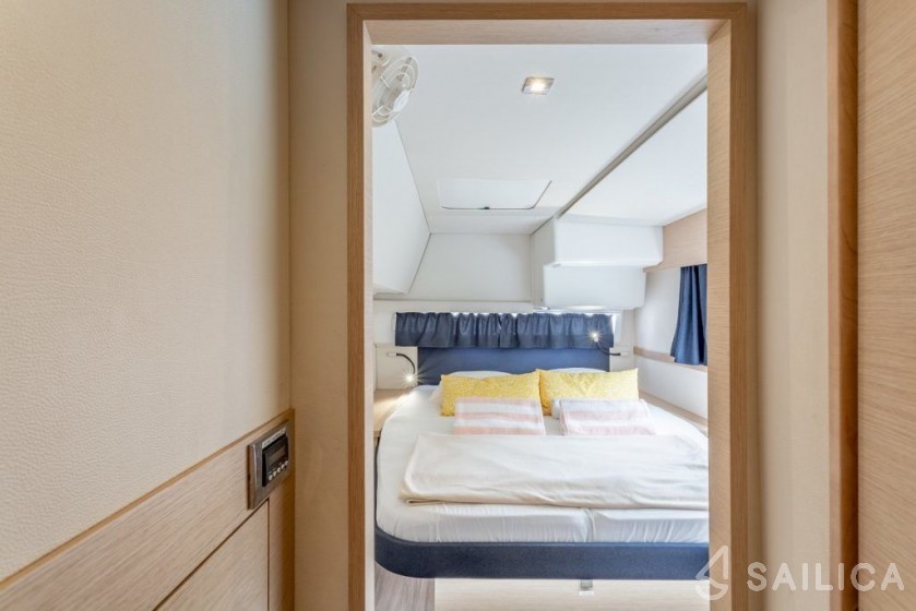 Helia 44 - Yacht Charter Sailica