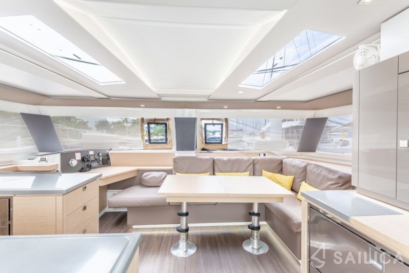 Helia 44 - Yacht Charter Sailica