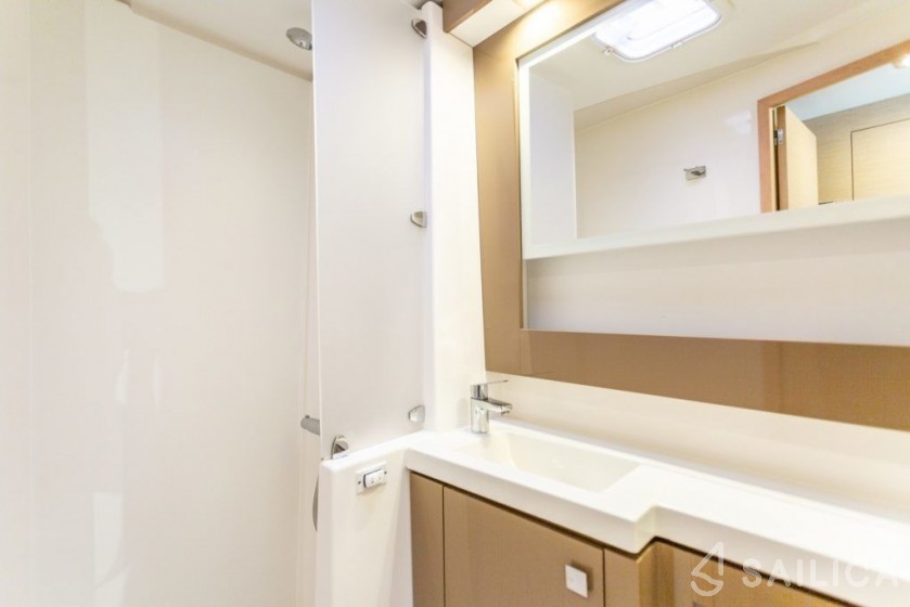 Helia 44 - Yacht Charter Sailica