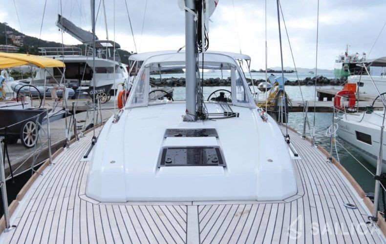 Oceanis 38.1 - Yacht Charter Sailica