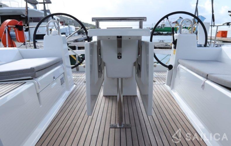 Oceanis 38.1 - Yacht Charter Sailica