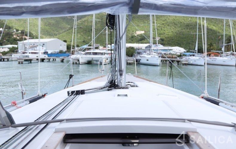 Oceanis 38.1 - Yacht Charter Sailica