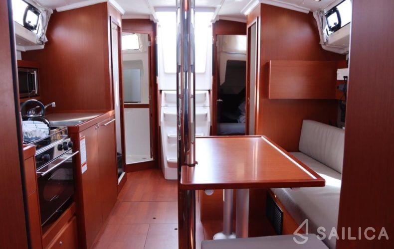 Oceanis 38.1 - Yacht Charter Sailica