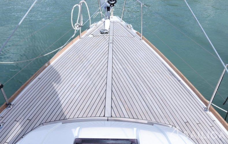 Oceanis 38.1 - Yacht Charter Sailica