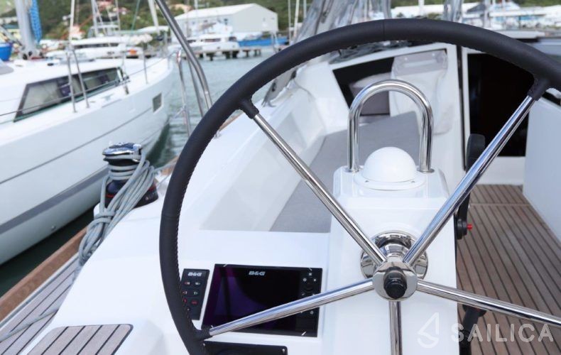 Oceanis 38.1 - Yacht Charter Sailica