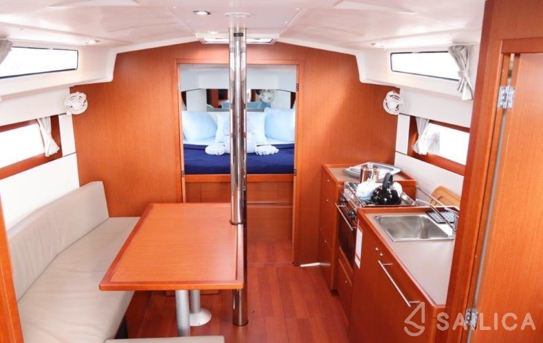 Oceanis 38.1 - Yacht Charter Sailica