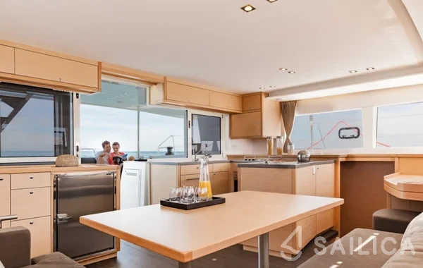 Lagoon 450  Flybridge - Yacht Charter Sailica