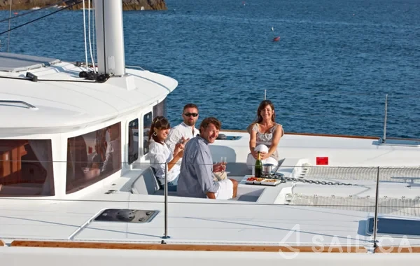 Lagoon 450  Flybridge - Yacht Charter Sailica