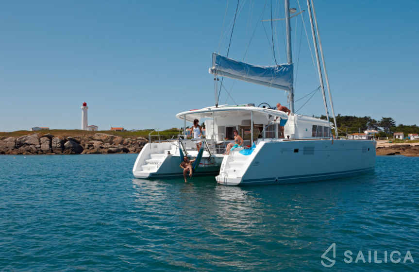 Lagoon 450  Flybridge - Yacht Charter Sailica