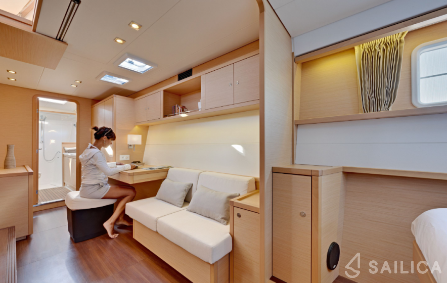 Lagoon 450  Flybridge - Yacht Charter Sailica