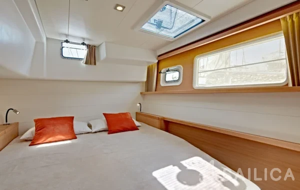 Lagoon 450  Flybridge - Yacht Charter Sailica