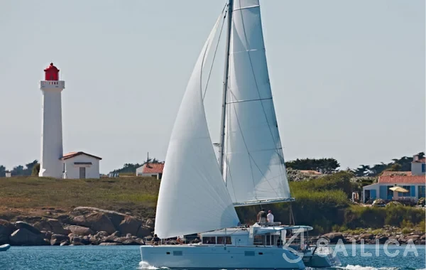 Lagoon 450  Flybridge - Yacht Charter Sailica
