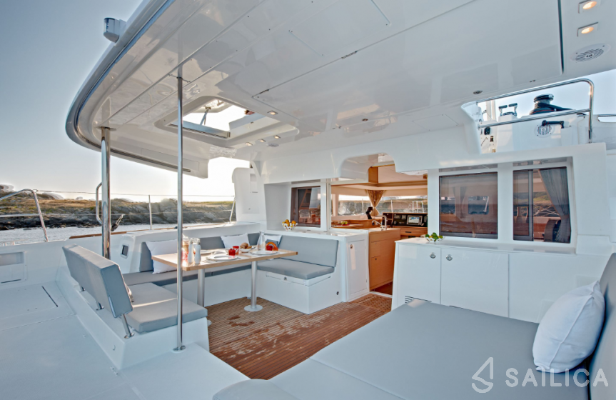 Lagoon 450  Flybridge - Yacht Charter Sailica