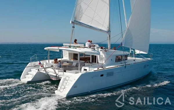 Lagoon 450  Flybridge - Yacht Charter Sailica
