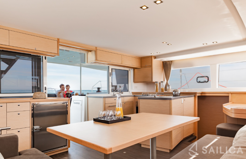 Lagoon 450  Flybridge - Yacht Charter Sailica