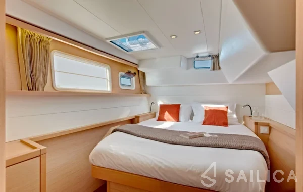 Lagoon 450  Flybridge - Yacht Charter Sailica
