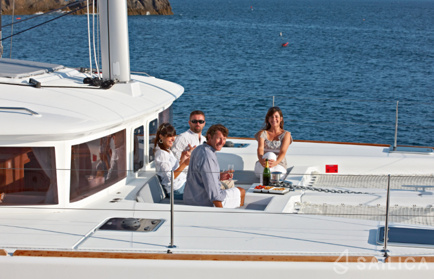 Lagoon 450  Flybridge - Yacht Charter Sailica