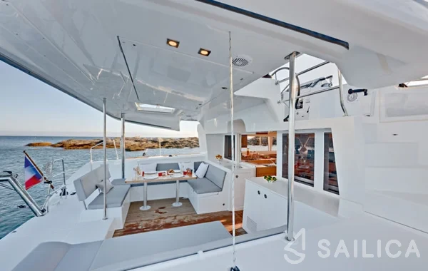 Lagoon 450  Flybridge - Yacht Charter Sailica