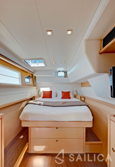 Lagoon 450  Flybridge - Yacht Charter Sailica