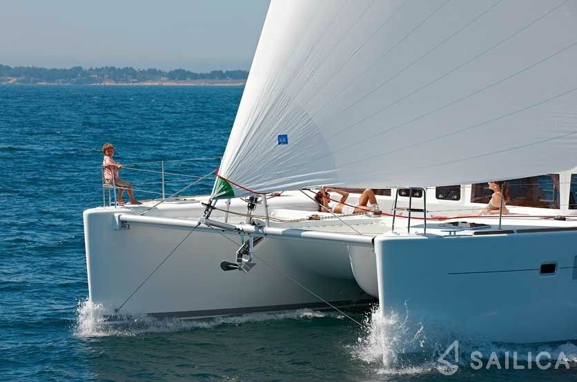 Lagoon 450  Flybridge - Yacht Charter Sailica