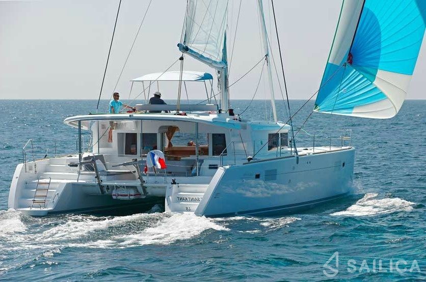 Lagoon 450  Flybridge - Yacht Charter Sailica