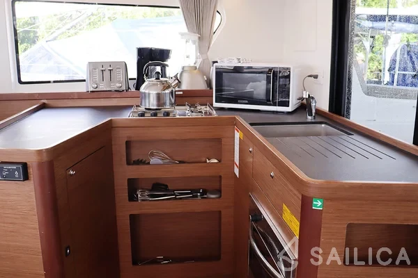 Lagoon 42 - Yacht Charter Sailica