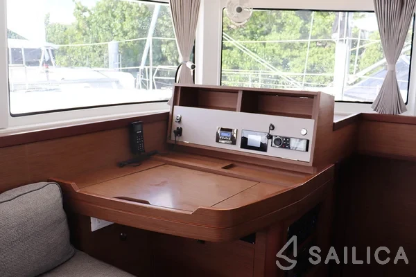 Lagoon 42 - Yacht Charter Sailica