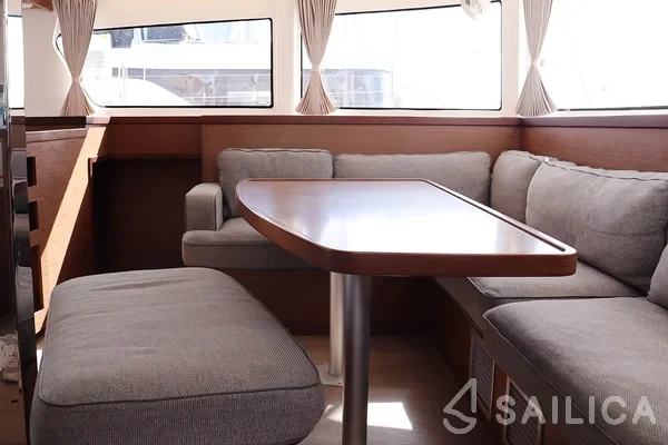 Lagoon 42 - Yacht Charter Sailica