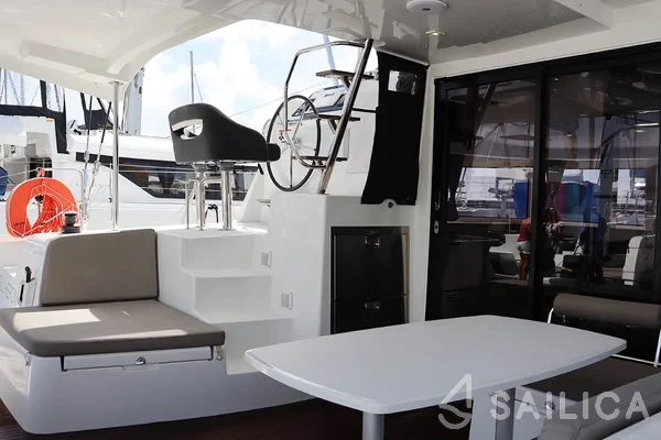Lagoon 42 - Yacht Charter Sailica