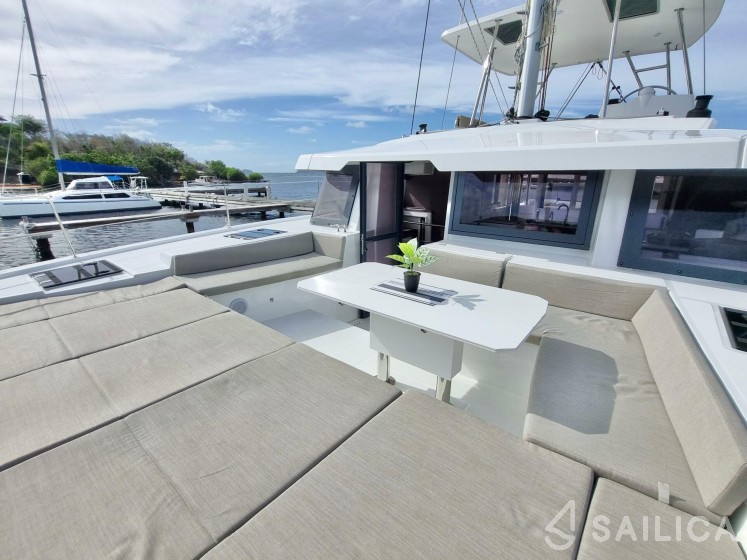 Bali 4.6 - Yacht Charter Sailica