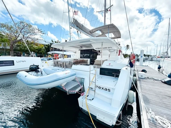 Astréa 42 - Yacht Charter Sailica